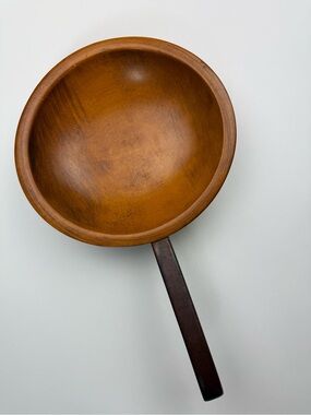 MUNISING Wooden Footed Handled Bowl